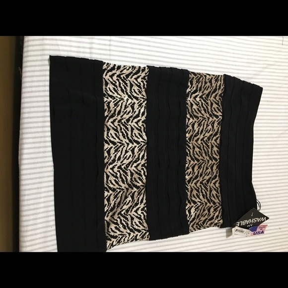 3/$28❤️R&M Richards Black and gold skirt what tag size 10 - Picture 7 of 7